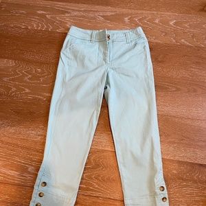 Womens size 8 capri pants-